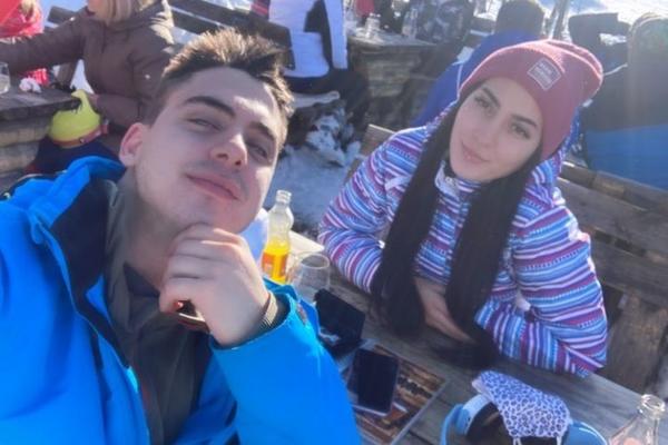 LJUBAV IH GREJE! Filip sa devojkom uživa u zimskim čarolijama! (FOTO)