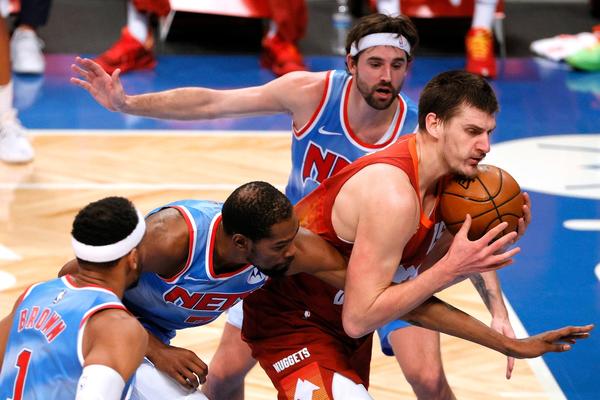 NIKOLA JOKIĆ ZAMALO DA UĐE U VEČNU ISTORIJU NBA: Ali na kraju je ostao i bez REKORDA i bez POBEDE! (VIDEO)