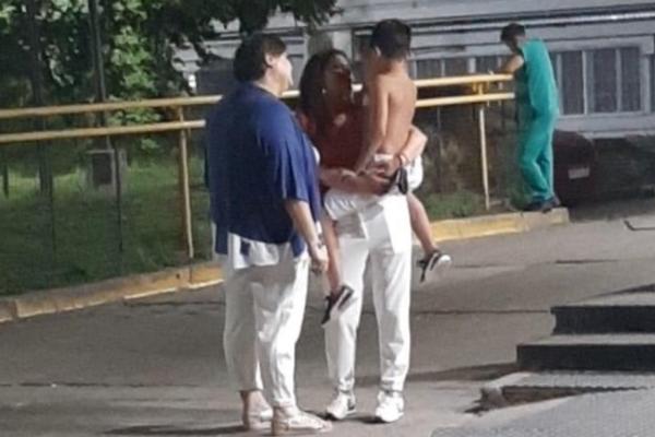 RODIELJI SU ODVELI SINA U BOLNICU, A DOKTORI SU GA VRATILI KUĆI: 1 detalj iz DVORIŠTA ih je sve PRENERAZIO! (VIDEO)