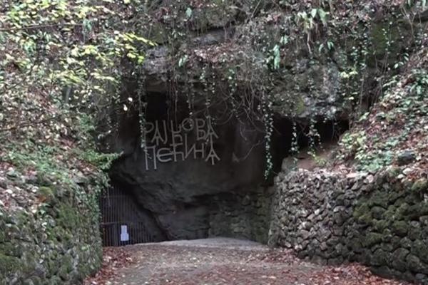 BAJKOVITA PEĆINA JE BILA SKROVIŠTE SRPSKOG ROBIN HUDA: Kažu da je tamo sakrio BLAGO, a nalazi se u SRCU NAŠE ZEMLJE