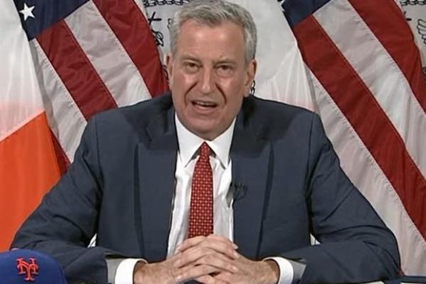 GRADONAČELNIK NJUJORKA UDARIO NA TRAMPA: Želi da poništi sve ugovore sa predsednikovom kompanijom! (VIDEO)