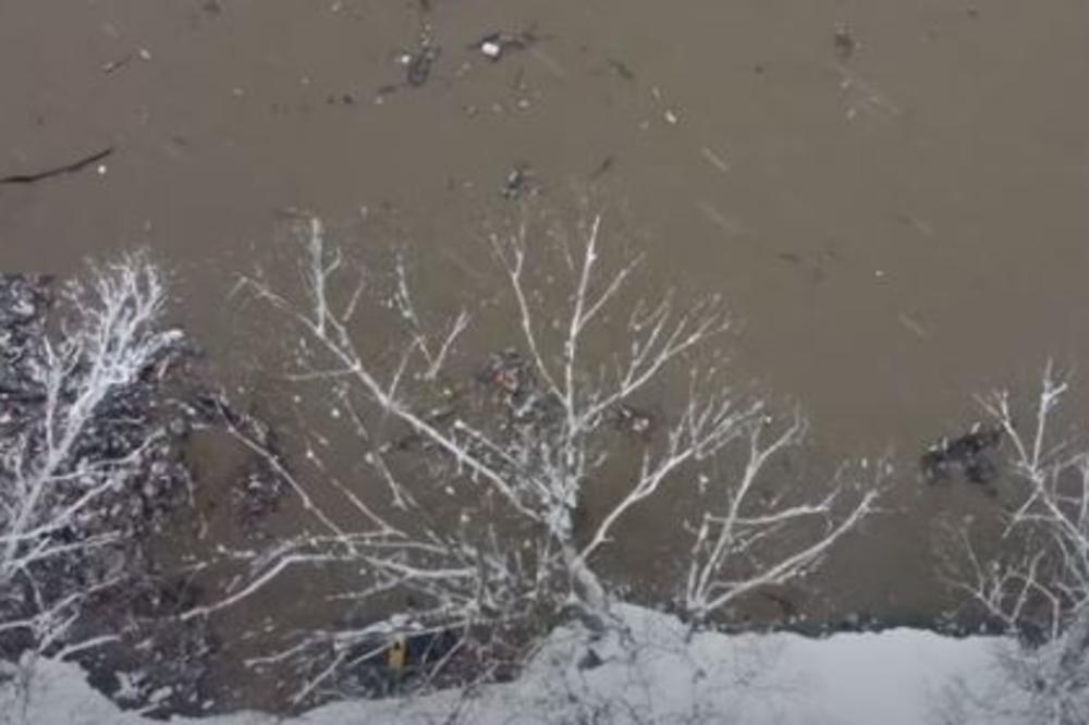 NADA JOŠ POSTOJI DA SE RAŠKO IZVUKAO! Mrak prekinuo potragu za čovekom sa prevrnute skele sa Zapadne Morave!