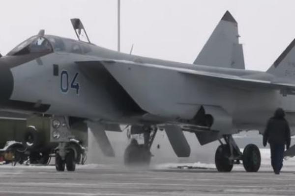 SPOSOBNOSTI RUSKOG LOVCA KAKVE JOŠ NISTE VIDELI DO SADA! Ova zver ruši u sekundi! (VIDEO)