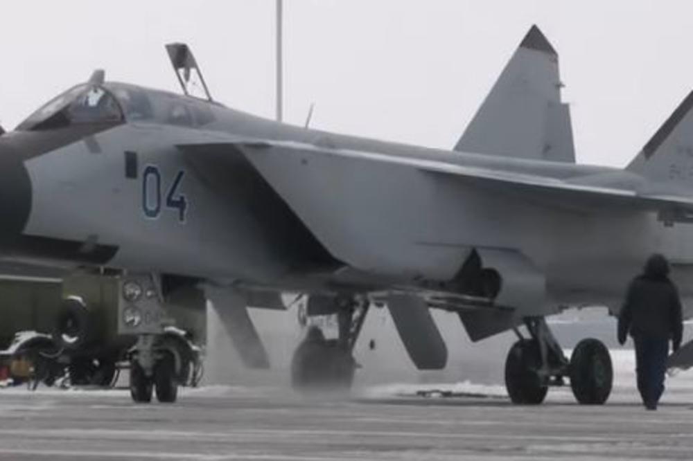 SPOSOBNOSTI RUSKOG LOVCA KAKVE JOŠ NISTE VIDELI DO SADA! Ova zver ruši u sekundi! (VIDEO)