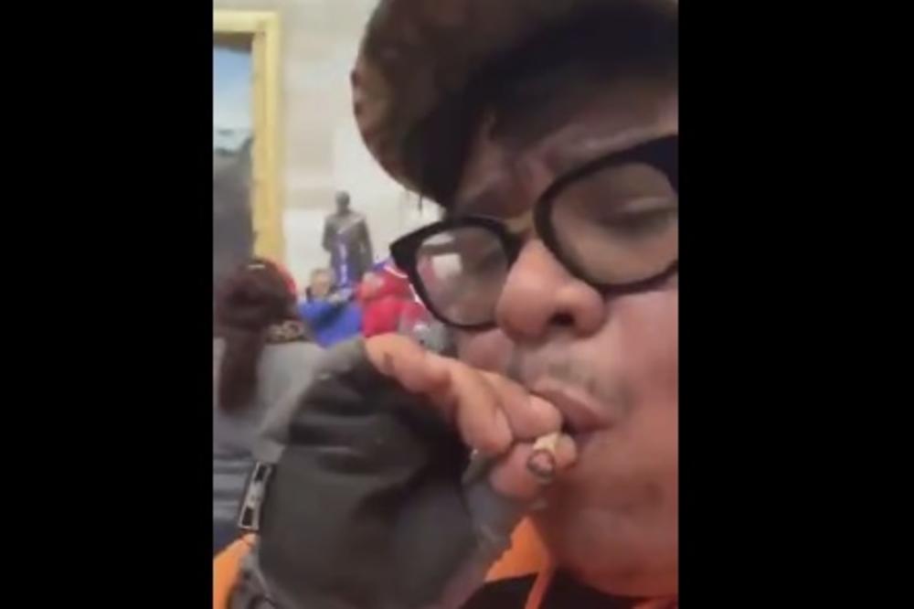 BUCKO JE PUŠIO TRAVU USRED KAPITOLA I SNIMAO SE: Nije ni SLUTIO koliko će ga ovaj SNIMAK kasnije KOŠTATI (VIDEO)