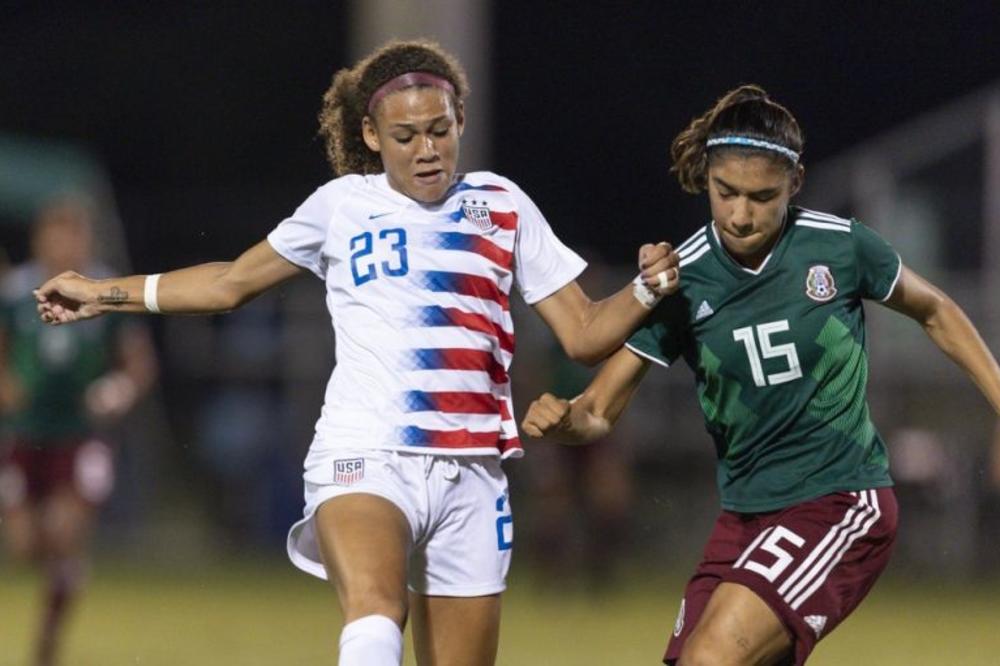 DENIS RODMAN MOŽE DA BUDE PONOSAN NA SVOJ GENETSKI MATERIJAL! Mlada Triniti krenula tatinim stopama!