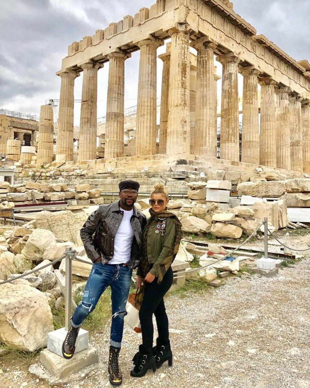 Ena Monro, Flojd Mejveder