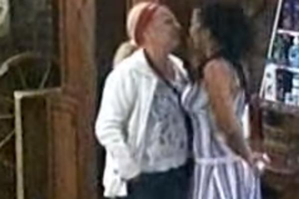 SRPSKE PEVAČICE SE MAKLJALE I ČUPALE ZA KOSU! Letele i PESNICE, da li je ovo NAJBRUTALNIJA estradna TUČA?