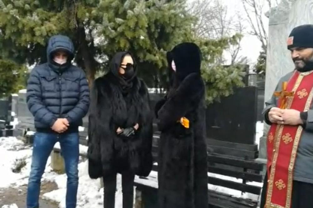 ARKANOV POMEN OVE GODINE DRUGAČIJI OD PRETHODNIH: Ceca sama u crnini sa sinom i ćerkom! NIKO SE VIŠE NIJE POJAVIO!