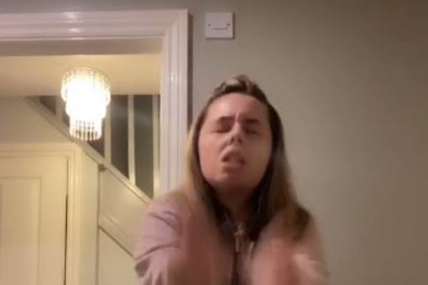 BIZARNI SNIMAK KOJI OSTAVLJA BEZ DAHA! Devojka ga okačila na TIK TOK, a ono što SE VIDI će vas šokirati!