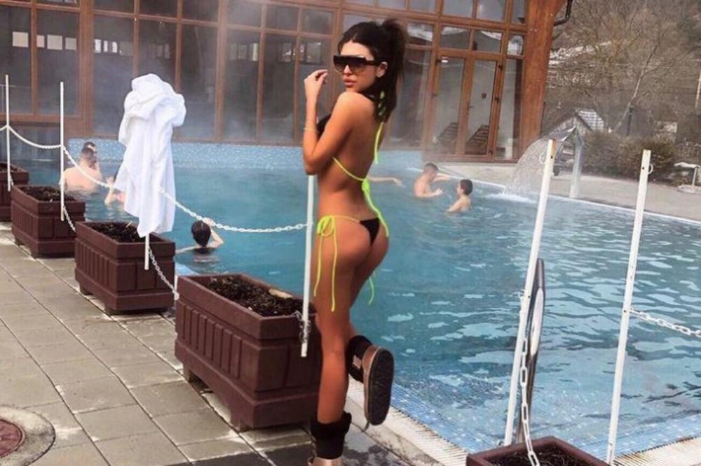 IVANA ŠOPIĆ U MINIJATURNOM KUPAĆEM KOSTIMU UGASILA ZIMU! Intimni delovi pršte od VRELINE, rasteže se i ovo radi!