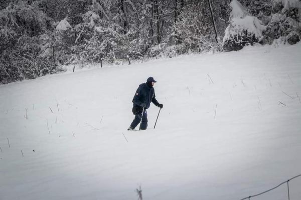 NESTALA DVA MUŠKARCA U DRAGAČEVU U ROKU OD 10 DANA! Vatrogasno društvo uključeno u potragu, sneg otežava situaciju