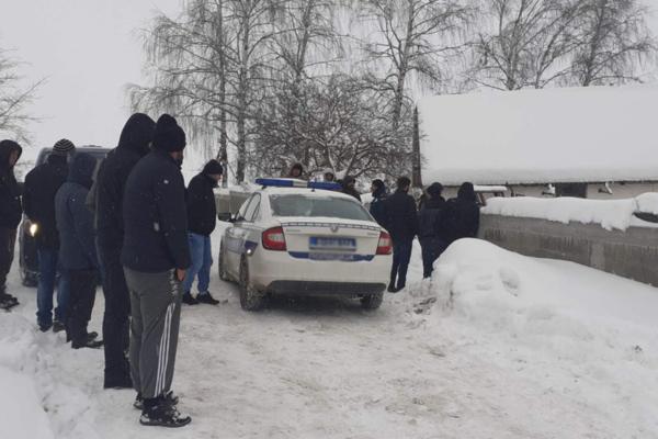 NOVI DETALJI MASAKRA: Monstrum upao u PORODIČNU KUĆU! Prvo počeo da psuje, pa da PUCA NA UKUĆANE!