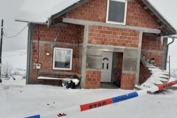 DETALJI STRAVIČNOG ZLOČINA U SELU RASNO: Krvnik sa Peštera prvo upucao bivšeg zeta i tasta, pa suprugu i taštu