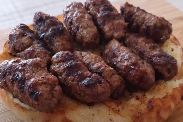 KAKO IZGLEDAJU HRVATSKI ĆEVAPI? Osim novog imena, postoji još 1 KLJUČNA RAZLIKA! (FOTO)