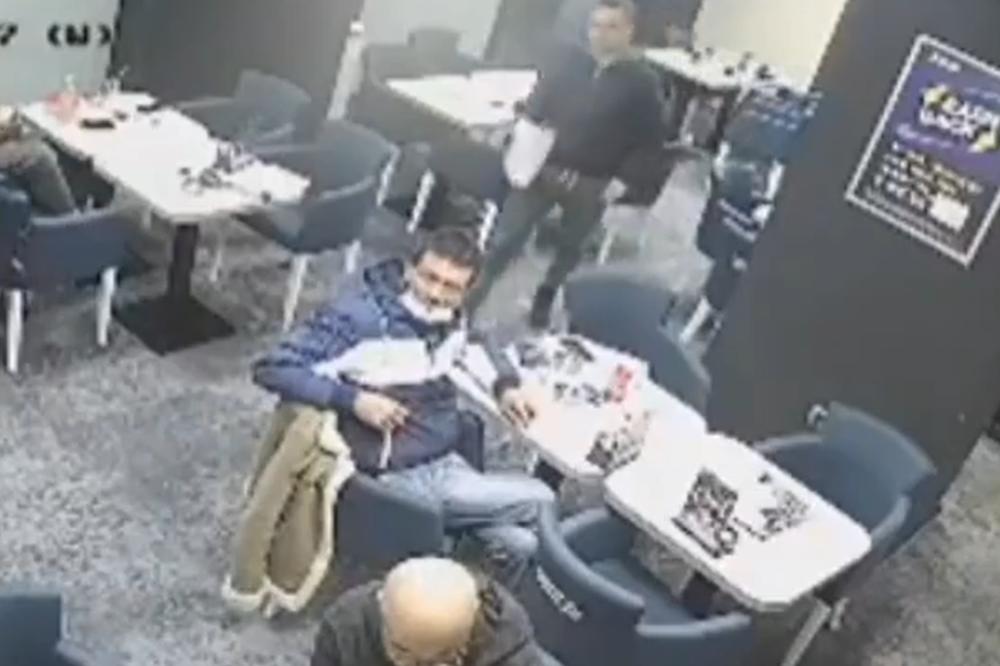 NIKO NIJE PRIMETIO KADA MU JE PRIŠAO SA LEĐA: Isplivao šokantan snimak iz kladionice u Beogradu (VIDEO)
