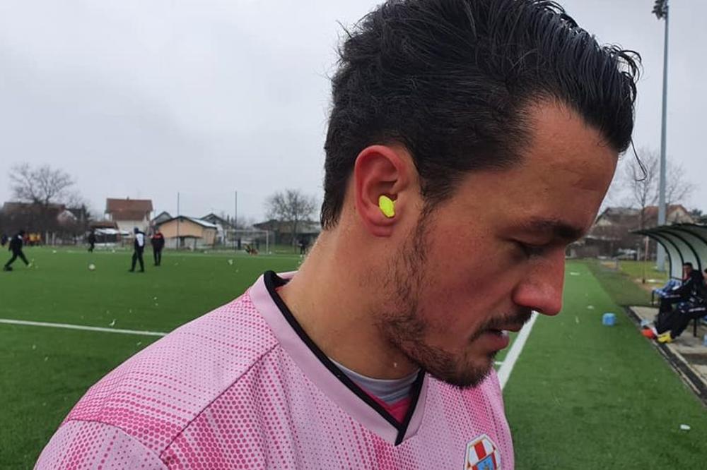 NAJBIZARNIJA TRENERSKA METODA: Poslao igrače na utakmicu sa čepićima u ušima da se ne bi međusobno čuli?!