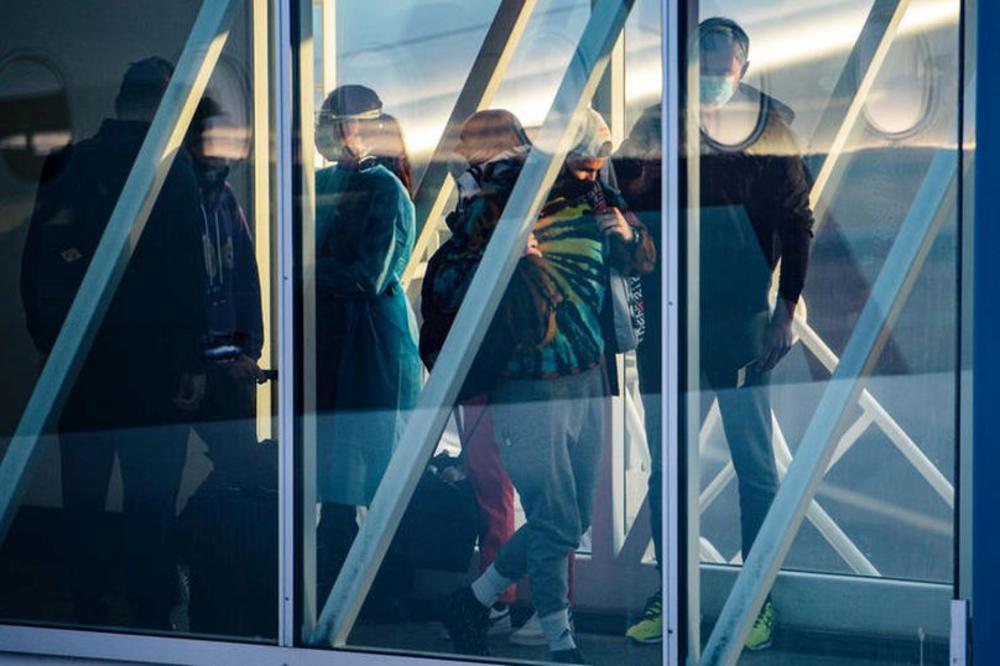 NOVA GRUPA TENISERA I TENISERKI STAVLJENA U STROGI KARANTIN: Otkriveno da je u još jednom avionu bilo zaraženih!