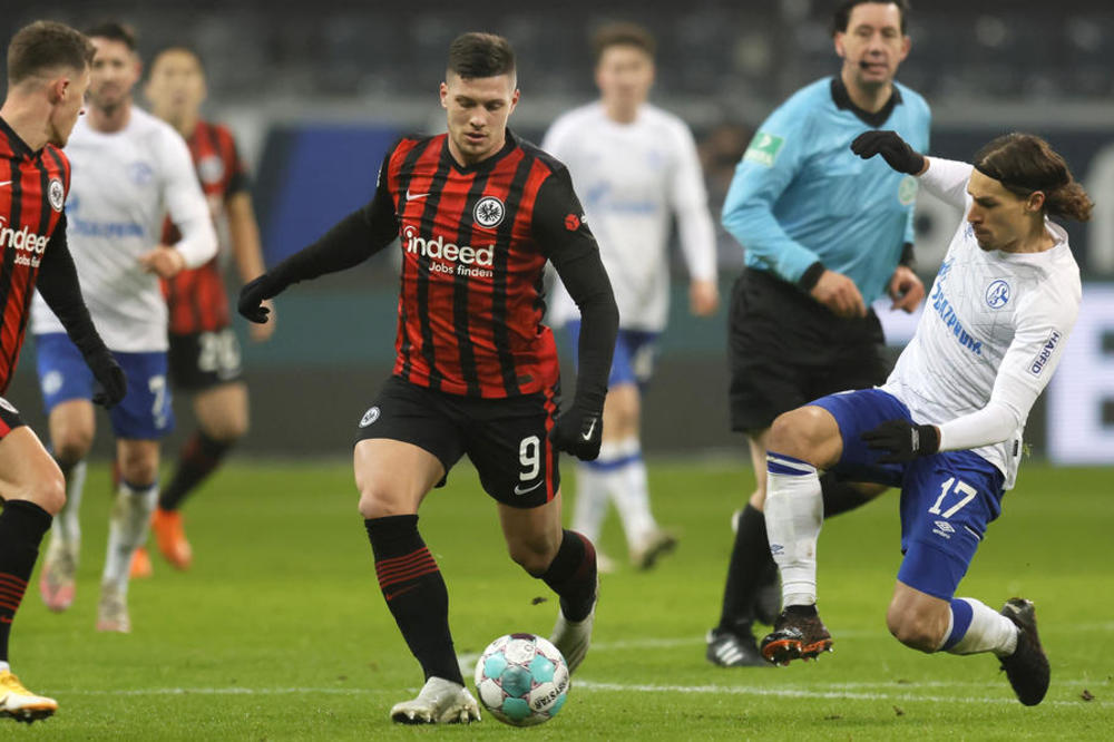 SRBI RAŠIRILI KRILA I AJNTRAHT JE NA BOD OD LIGE ŠAMPIONA: Lajpcig se samoubio u Majncu, puk'o i Leverkuzen!