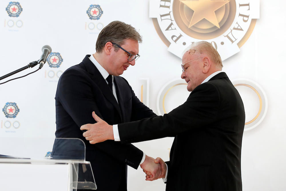 VUČIĆ URUČIO DUDI IVKOVIĆU NAGRADU ZA ŽIVOTNO DELO: Slavni Radnički obeležava 100 godina postojanja! (FOTO)