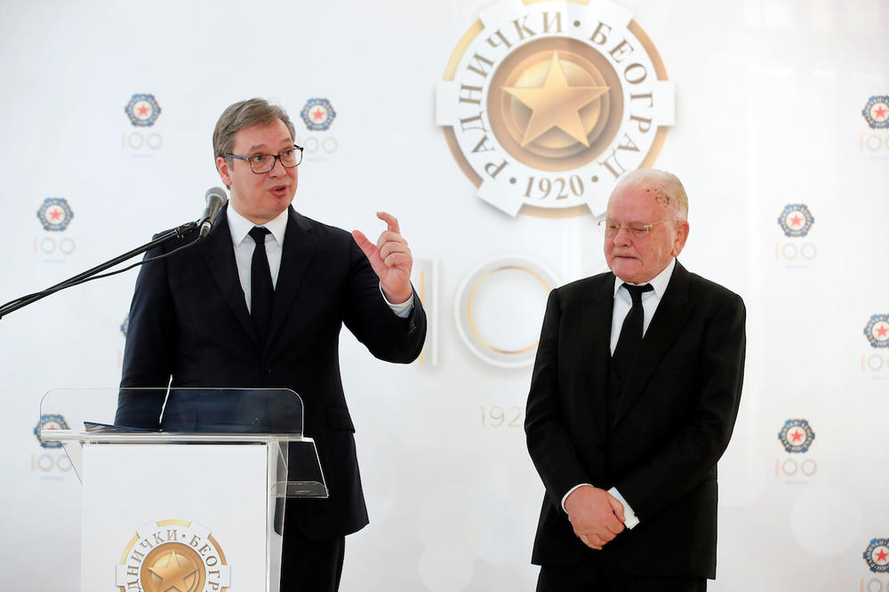 VUČIĆ OBEĆAO RADNIČKOM: Stiže 15 miliona evra pomoći od države! Dobijate novu halu u centru Beograda!