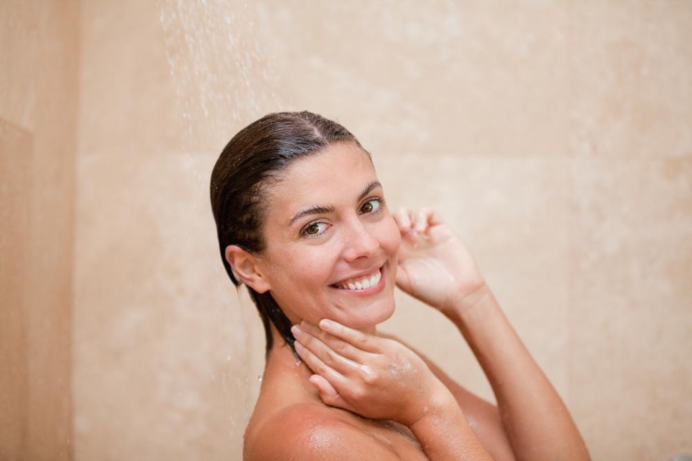 Žene koje ovo rade pod tušem mogu imati ozbiljne posledice po zdravlje! Srpkinje misle da je bezazleno, ali greše