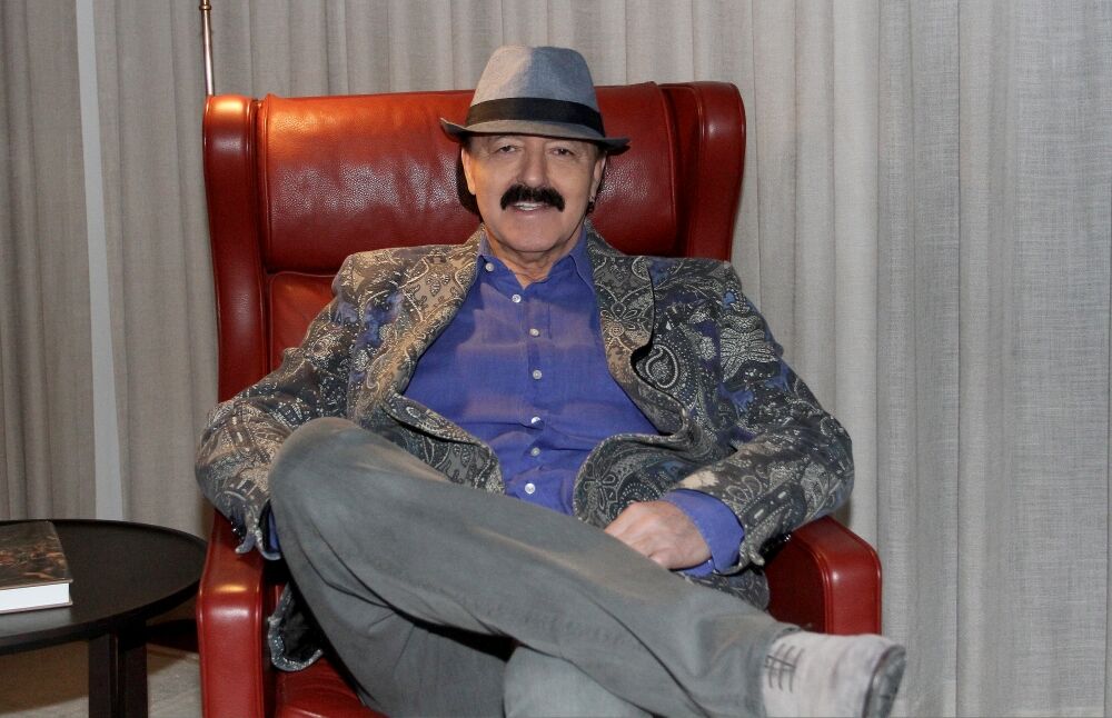 Kako Haris Džinović izgleda bez šešira?