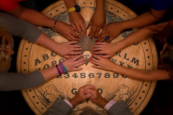 OTKRIVENO ZAŠTO NEKI LJUDI ČUJU "DUHOVE": Stručnjaci su rešili misteriju, sada je sve jasno (VIDEO)