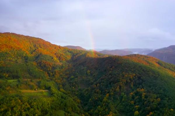 PLANINA NA ISTOKU SRBIJE JE NEPRAVEDNO ZAPOSTAVLJENA: Krije neverovatna PRIRODNA BLAGA I BLISTAVO ČISTU VODU (FOTO)