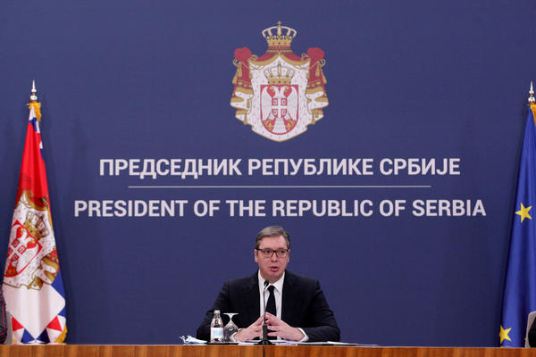 Vučić: Vakcinacija od 11 sati na Sajmu i Torlaku