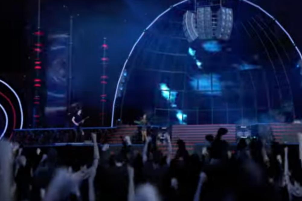 MISLILI SU DA JE JUTKINA LJUBAVNICA A SADA JE NAIŠLA NA NOVU OSUDU: Pevačicu napali da je UGROZILA mere bezbednosti