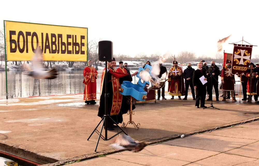Časni krst, Plivanje