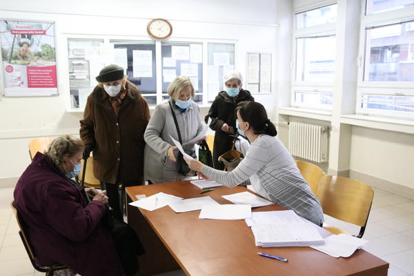 ZARAŽENO JOŠ 7.696 OSOBA: U Srbiji od korona virusa za dan preminulo 57 pacijenata