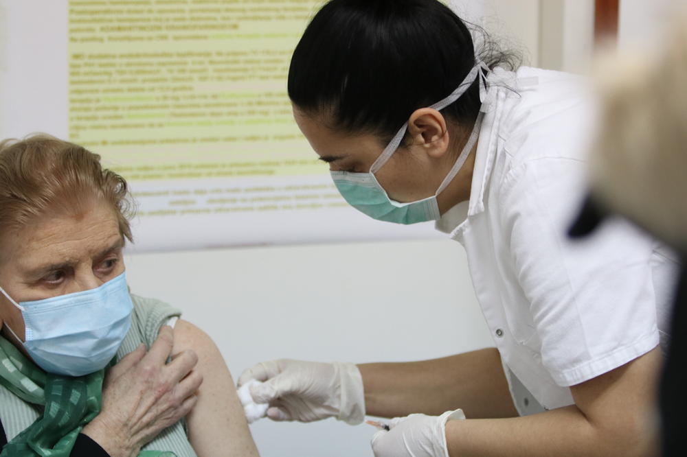 SZO: Prednost vakcinacije ide osobama sa rizikom i starijim građanima!