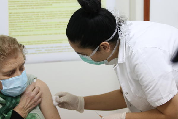 DRUGU DOZU VAKCINE PRIMILO PREKO 900.000 LJUDI! Saopštena je sjajna vest, brojke ohrabruju