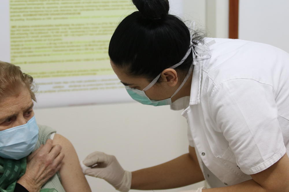 POČINJE VAKCINACIJA STANOVNIŠTVA U CRNOJ GORI: Prioritet imaju stariji od 80 godina