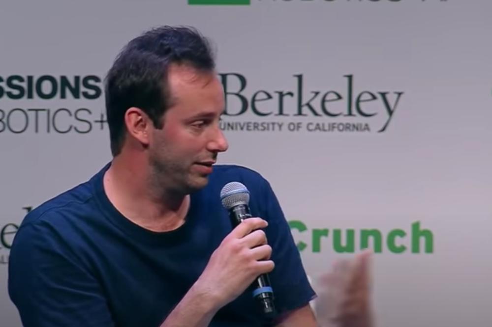 OVAJ ČOVEK JE UKRAO NA HILJADE PODATAKA IZ GUGLA! Donald Tramp odlučio da ga POMILUJE, a evo i ZAŠTO!