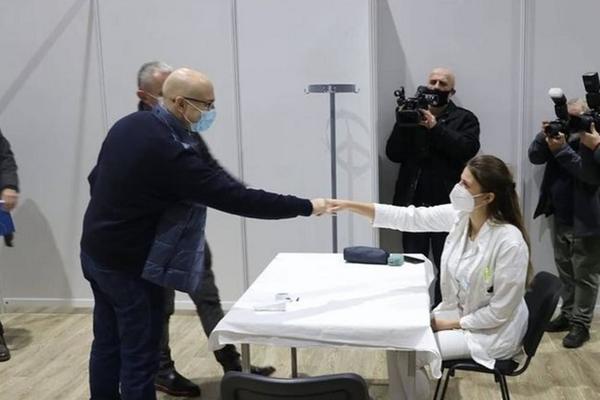 VUČEVIĆ: Novosađani, odazovite se, ovo je najbolja alternativa za savladavanje korona virusa!