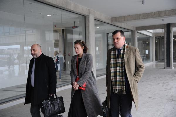 POSLE VIŠE OD 5 SATI ZAVRŠENO SASLUŠANJE: Milena Radulović izašla iz PALATE PRAVDE!