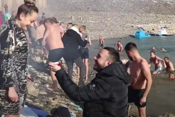 MILICA JE ISPROŠENA NA BOGOJAVLJENJE: Šesti put je zaplivala ledenim Gazivodama, a ovaj put je bio poseban (VIDEO)