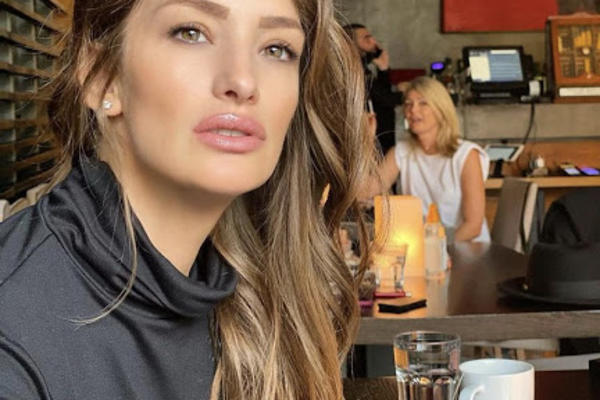 ONI SU PROŠLI PAKLENE MUKE ZBOG KORONE ČAK DVA PUTA: Lazetićeva supruga KRITIKOVALA ljude koji igraju na ulici!