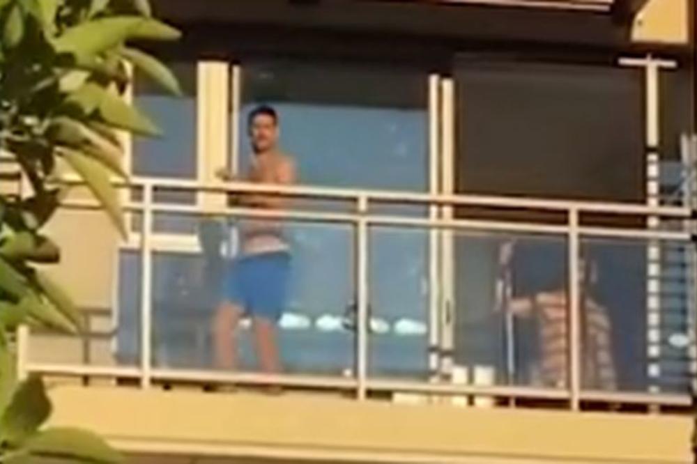 SRBI NAPRAVILI ŠOU ISPRED NOVAKOVOG HOTELA: Treštalo Užičko kolo dok Đoković plete na terasi kako harmonika svira!