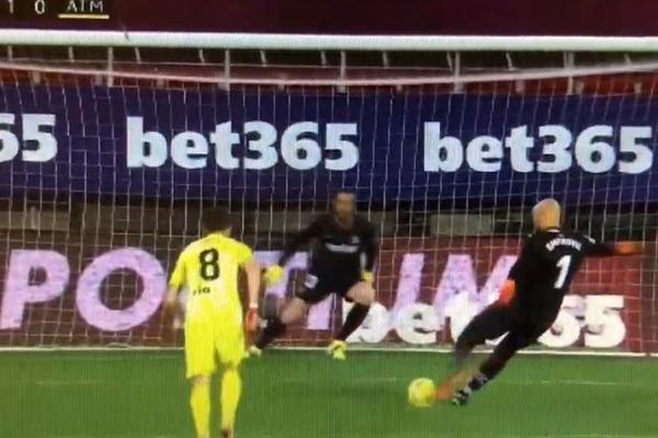 SRPSKI GOLMAN TRESE MREŽE! Dmitrović sa bele tačke doveo Eibar u vođstvo protiv Atletika! (Video)