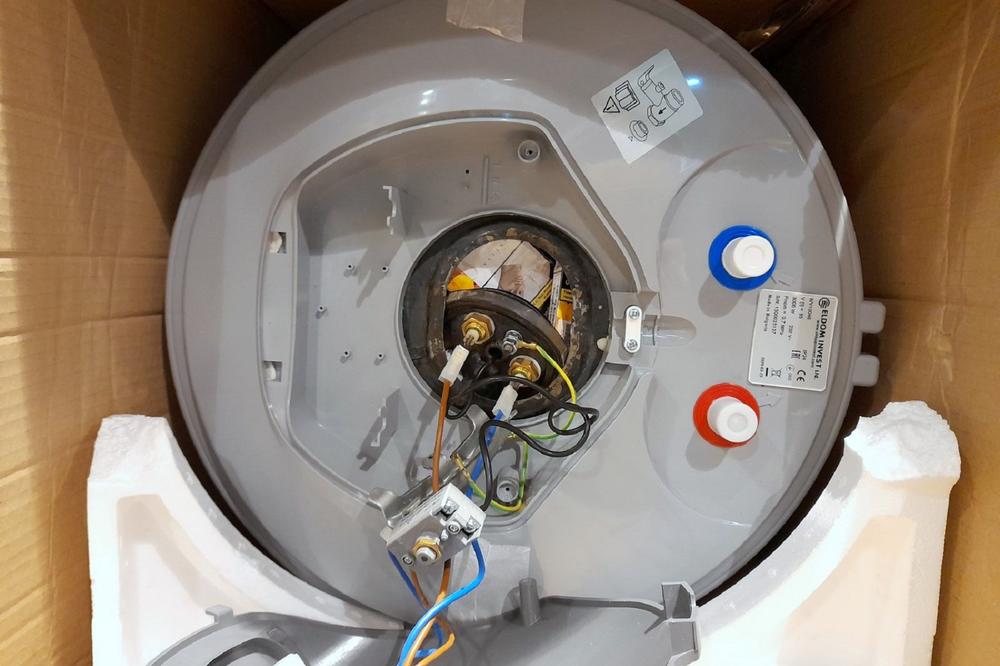 SVE ŠUPLJINE NAVOZILU NAPUNIO ROBOM: Velika zaplena na Gradini, ni bojler u kombiju nije bio prazan! (FOTO)