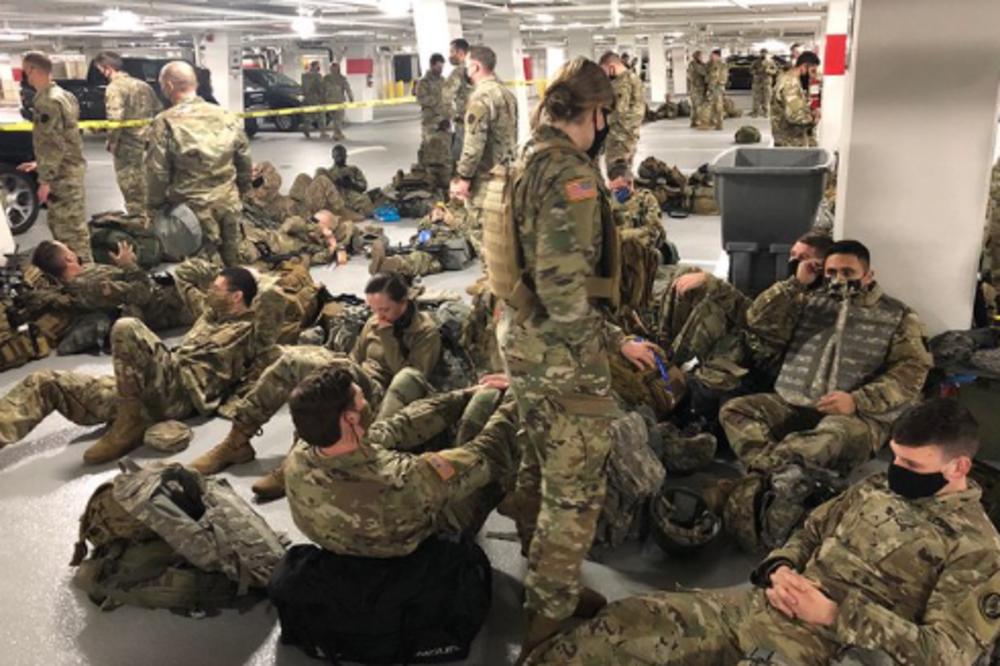 BRUKA, AMERIKA PONIZILA SVOJU NACIONALNU GARDU, IZBACILI IH U GARAŽU KAO PSE! Momci su odano branili Kapitol(VIDEO)