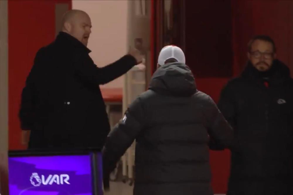 RAZJARENI KLOP JURIO MENADŽERA BARNLIJA DA SE 'RAZJASNE'! On je prvi počeo! (VIDEO)