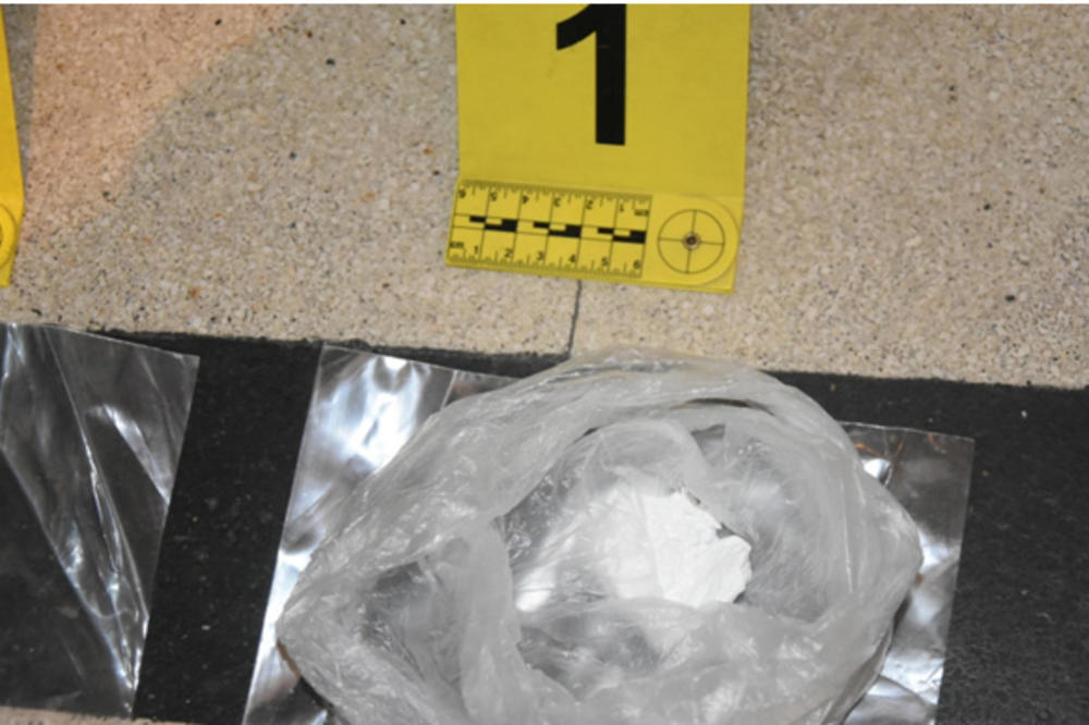 UHAPŠENO 6 OSOBA, ZAPLENJEN KOKAIN! Policija kod jednog pronašla falsifikovanu legitimaciju