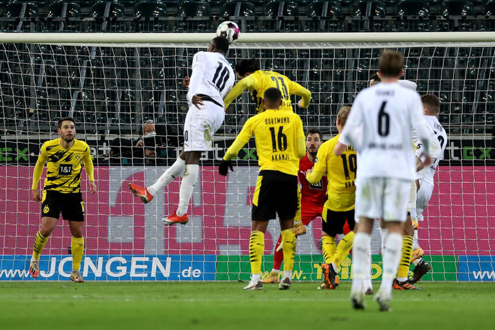 SPEKTAKULARAN DERBI DVE BORUSIJE: Veliki preokret i pobeda Gladbaha, ne može samo Haland da daje golove! (VIDEO)