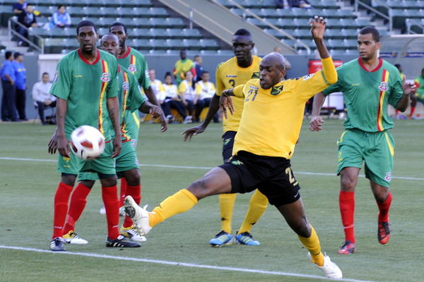 STRAŠNO: Slavni fudbaler pronađen mrtav u svom domu! Otac troje maloletne dece je BOLOVAO OD OPAKE BOLESTI!