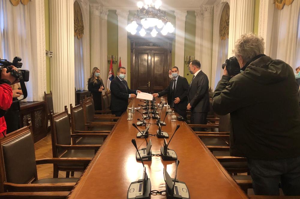 IVICA DAČIĆ OD MILOŠA JOVANOVIĆA (DSS) primio predlog ZAKONA O VOJNOJ NEUTRALNOSTI